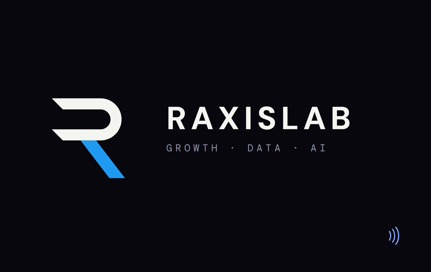 Tarjeta NFC negra con el logo R de RaxisLab
